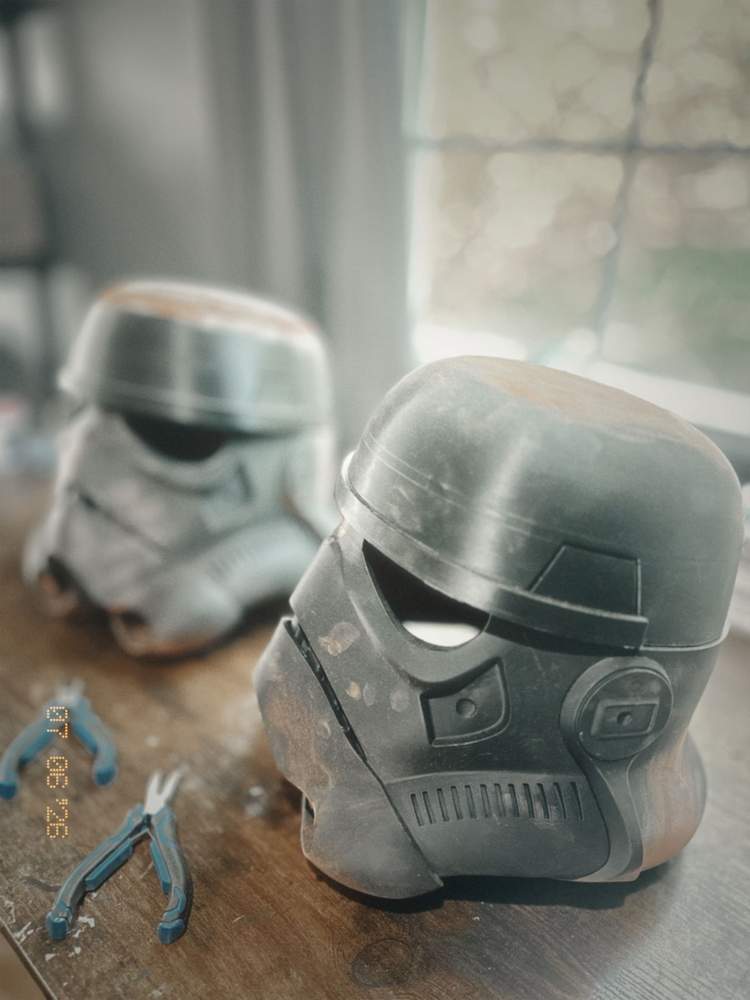 Stormtrooper Helmet Assembly: Glueing the Pieces of an Icon detail image