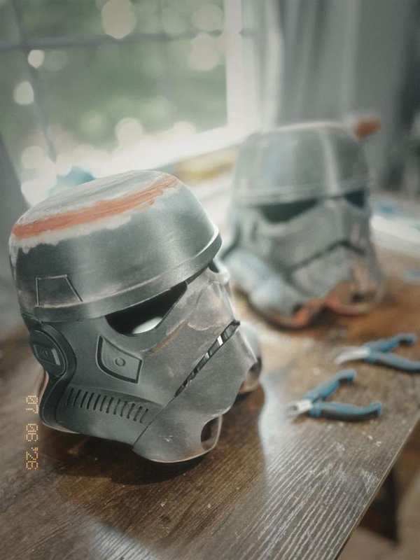Stormtrooper Helmet Assembly: Glueing the Pieces of an Icon detail image