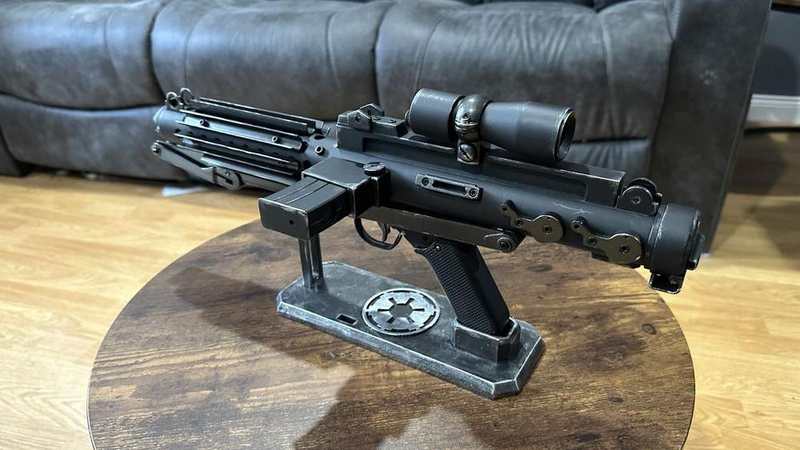 Star Wars E-11 Blaster - Weathered Battle-Worn Version (Display Prop) detail image