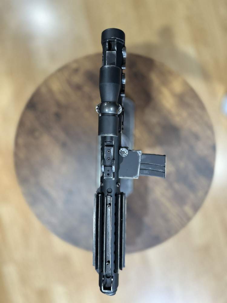 Star Wars E-11 Blaster - Weathered Battle-Worn Version (Display Prop) detail image