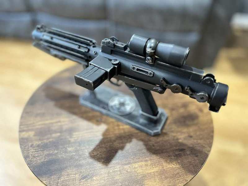 Star Wars E-11 Blaster - Weathered Battle-Worn Version (Display Prop) detail image