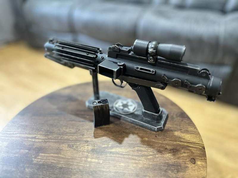 Star Wars E-11 Blaster - Weathered Battle-Worn Version (Display Prop) detail image